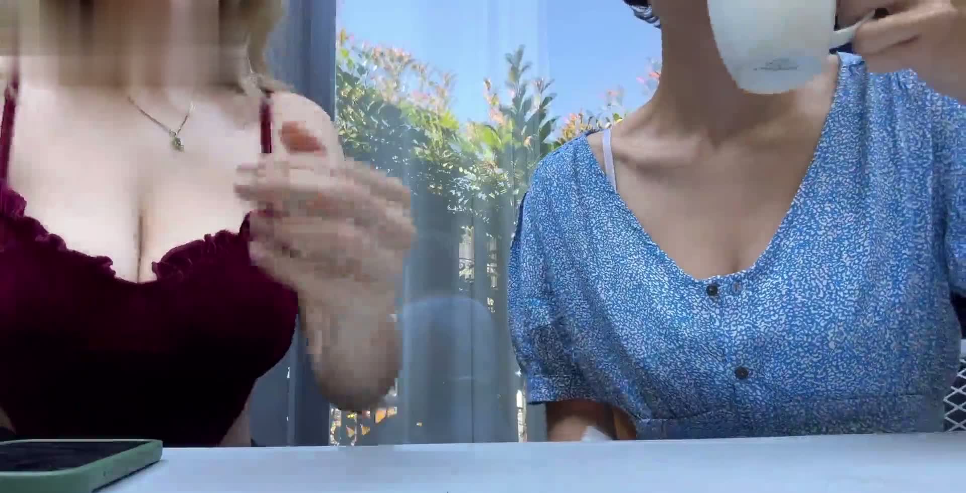 Hollyloly ve Athelina’nın lezbiyen pornosu HD